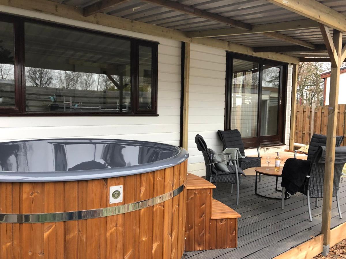 Hottub Forest Chalet Op De Veluwe! 푸텐 외부 사진